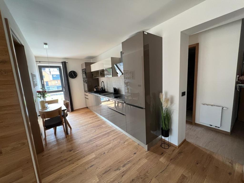 Luxusni Apartman Grand V Centru Harrachova Se Soukromou Mega Terasou, S Privatnim Parkovanim Zdarma, S Moznosti Dobijeni Wallbox Ev A Vyhledem Na Harrachovsky Kostelicek Exterior foto