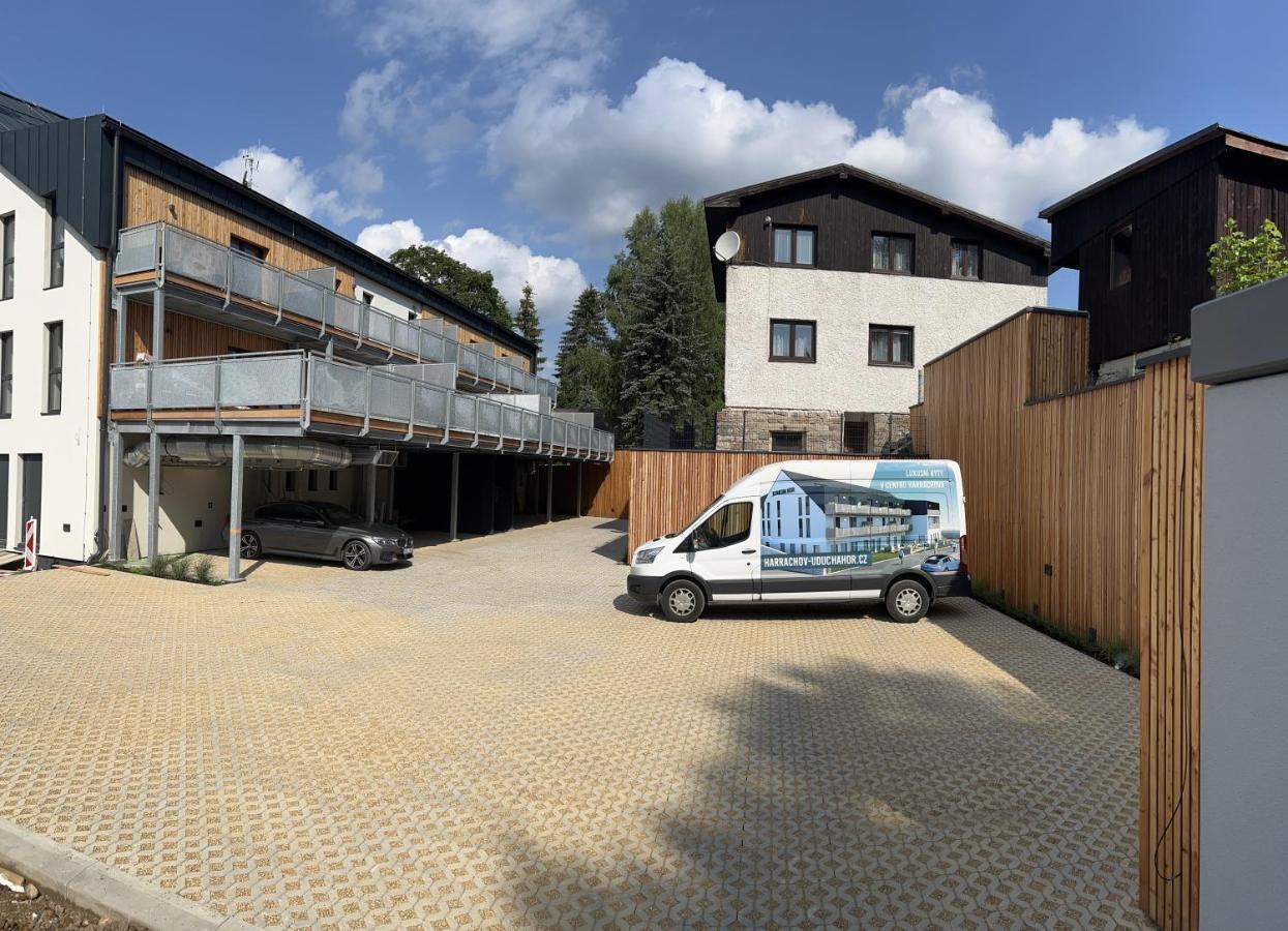 Luxusni Apartman Grand V Centru Harrachova Se Soukromou Mega Terasou, S Privatnim Parkovanim Zdarma, S Moznosti Dobijeni Wallbox Ev A Vyhledem Na Harrachovsky Kostelicek Exterior foto