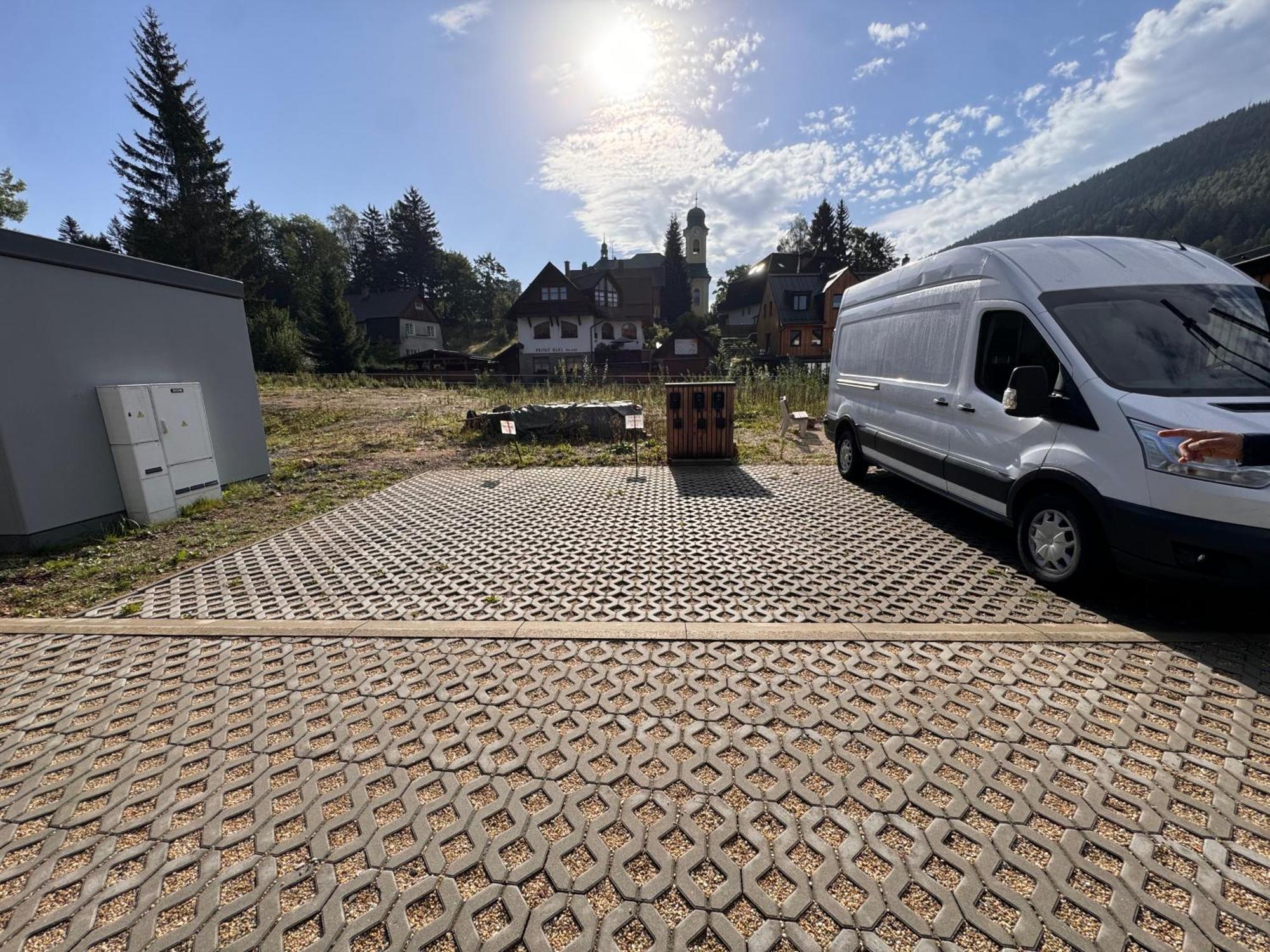 Luxusni Apartman Grand V Centru Harrachova Se Soukromou Mega Terasou, S Privatnim Parkovanim Zdarma, S Moznosti Dobijeni Wallbox Ev A Vyhledem Na Harrachovsky Kostelicek Exterior foto